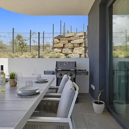 Vivi Homes - Levalin Wellness, Pool & Terrace Apartment